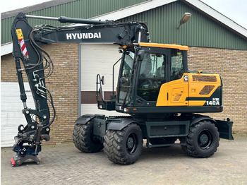 Wheel excavator HYUNDAI