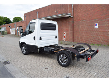 Cab chassis truck Iveco Daily 35 S21 3,0 Automatik Luftfederung Tempomat: picture 4