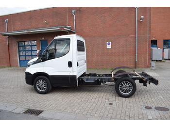 Cab chassis truck Iveco Daily 35 S21 3,0 Automatik Luftfederung Tempomat: picture 3