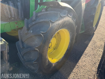 Agricultural machinery JOHN DEERE 6100