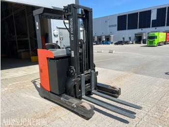 Material handling equipment Skyvemasstruck BT RRE140 B m/lader: picture 5