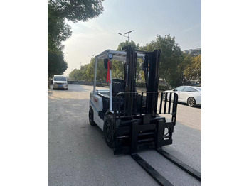 Diesel forklift TCM FD30 FD50 FD100 FD80 3ton 5ton: picture 4 Diesel forklift TCM FD30 FD50 FD100 FD80 3ton 5ton: picture 4