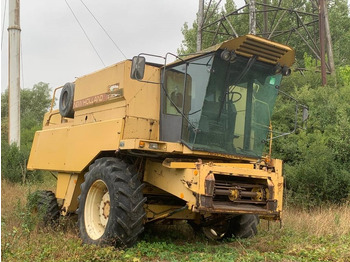 Combine harvester NEW HOLLAND TX series