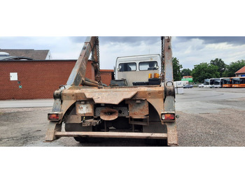 Skip loader truck Mercedes-Benz 1833 Absetzkipper: picture 4
