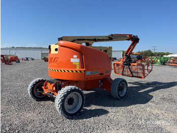 Articulated boom JLG