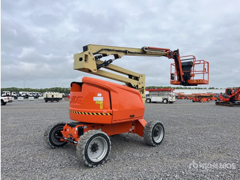 Articulated boom JLG