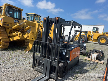 Electric forklift DOOSAN