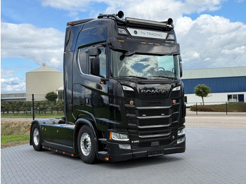 Tractor unit SCANIA S 520