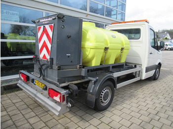 Flatbed van Volkswagen Crafter 35 2.5TDI 100KW EPOKE VIRTUS Natzout Strooier: picture 2