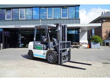 Electric forklift