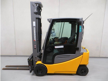 Electric forklift Jungheinrich EFG 320: picture 2