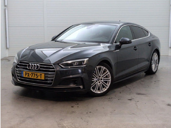 Hatchback AUDI