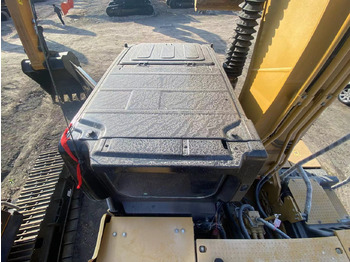 Crawler excavator CATERPILLAR 320GC: picture 4