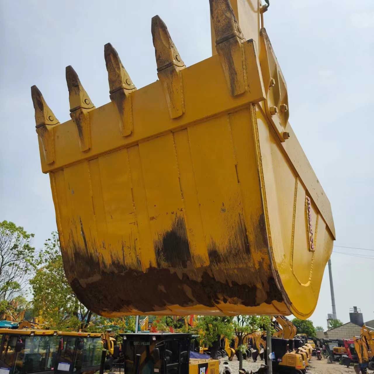 Crawler excavator CATERPILLAR 323D2L: picture 5