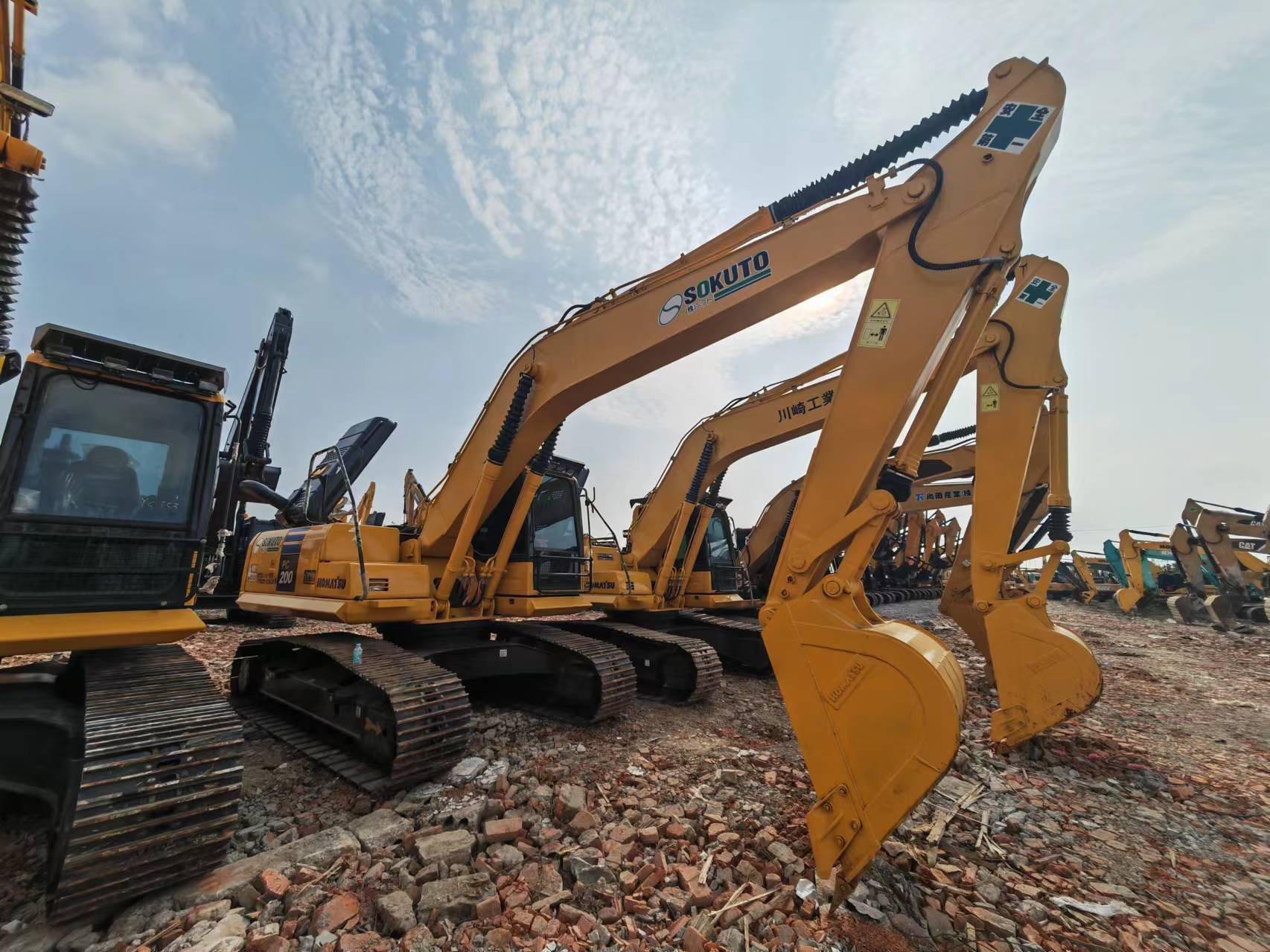 Crawler excavator KOMATSU PC200