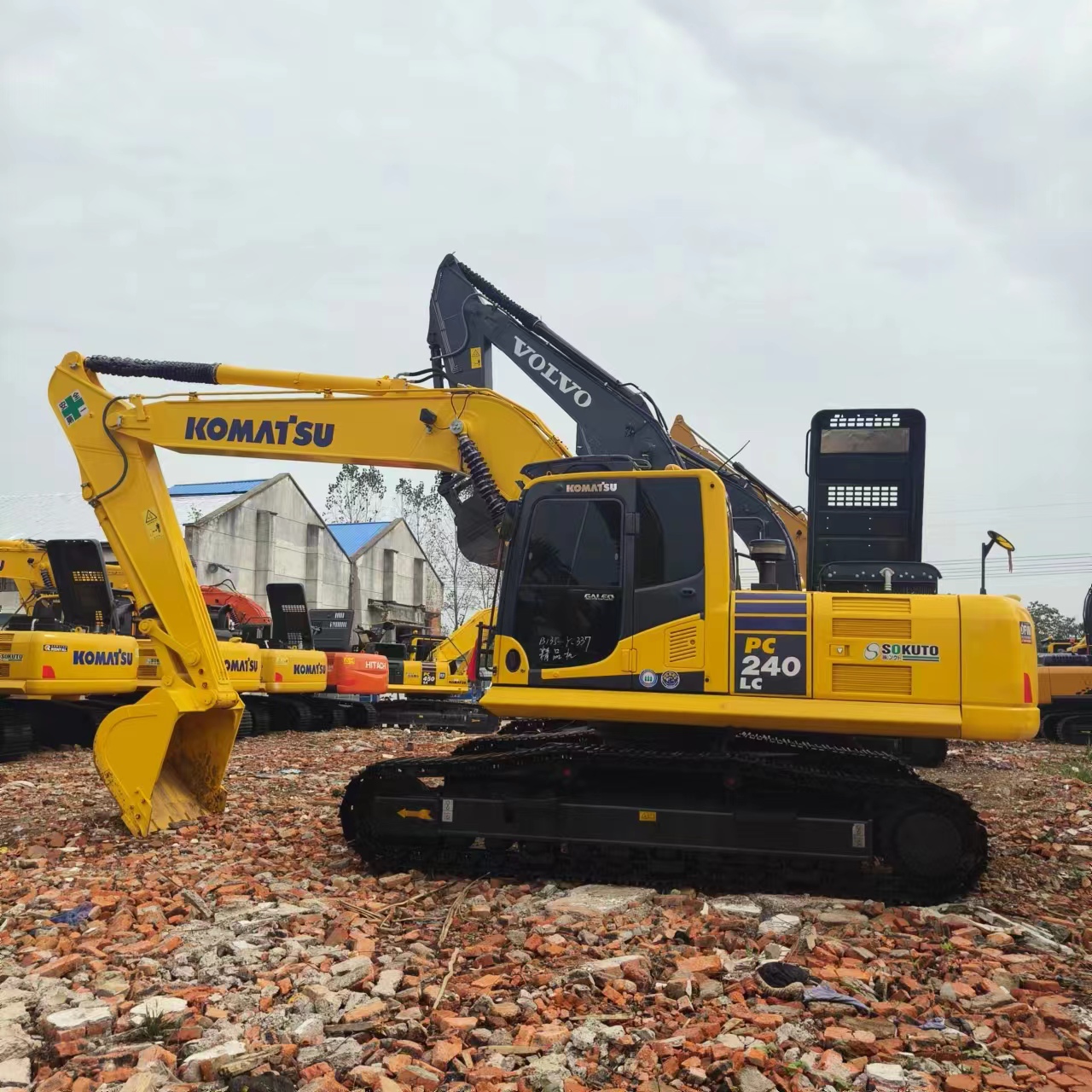 Crawler excavator KOMATSU PC240: picture 2