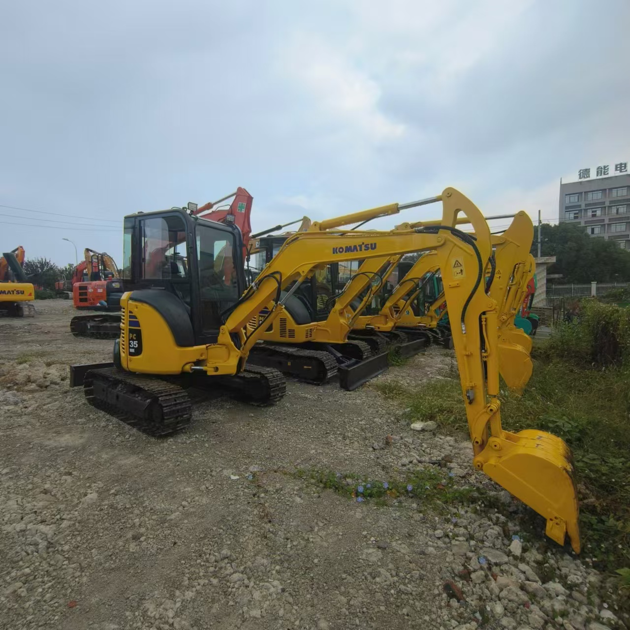 Mini excavator KOMATSU PC35: picture 2