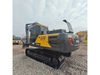 Crawler excavator VOLVO EC210: picture 3
