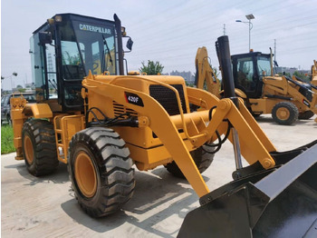 Backhoe loader Caterpillar 420F: picture 4