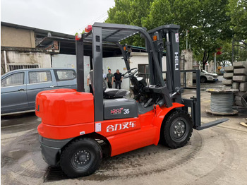 Diesel forklift HELI FD35: picture 3