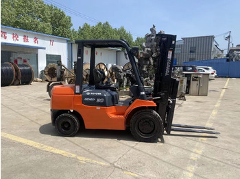 Diesel forklift Toyota FD30: picture 5