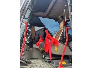 Crawler excavator Volvo EC300D: picture 2 Crawler excavator Volvo EC300D: picture 2