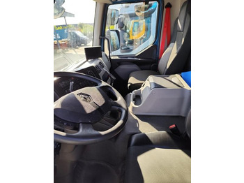 Box truck Renault D 7.5 LOW P4x2 210E6 Fourgon Polyfond avec hayon Repliable: picture 4