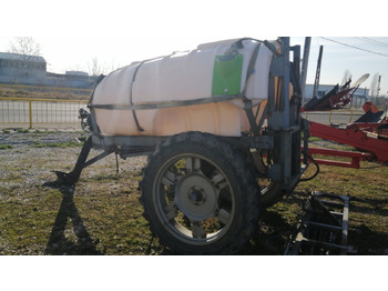 Trailed sprayer