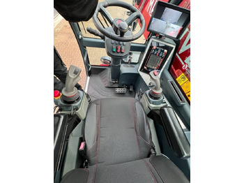 Telescopic handler Magni RTH 6.30: picture 4