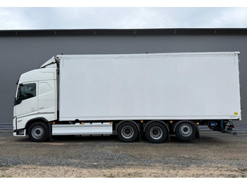Box truck Volvo FH 540 8x4 66m3: picture 3