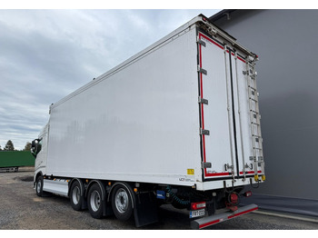 Box truck Volvo FH 540 8x4 66m3: picture 4