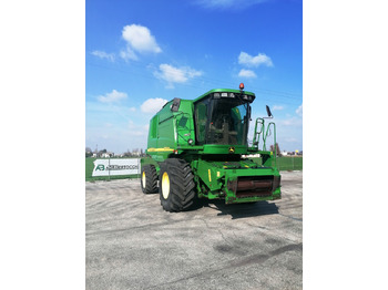Combine harvester JOHN DEERE