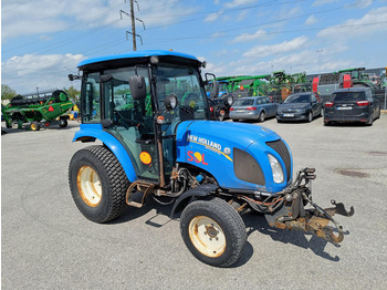 Farm tractor NEW HOLLAND Boomer