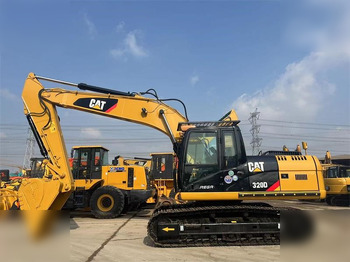Crawler excavator CATERPILLAR 320D: picture 3