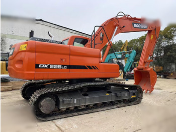 Crawler excavator DOOSAN DX225 LC: picture 3