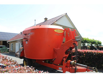 Forage mixer wagon