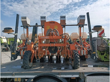 Precision sowing machine