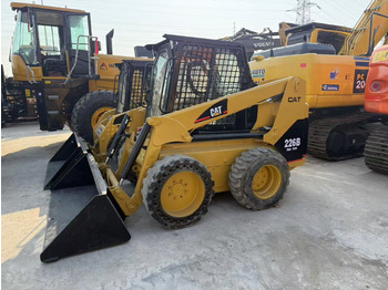 Skid steer loader CATERPILLAR 226B