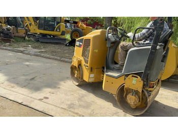 Road roller CATERPILLAR CB14B: picture 4