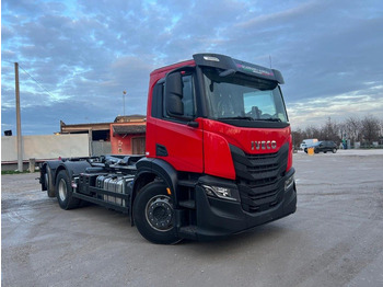 Hook lift truck IVECO X-WAY
