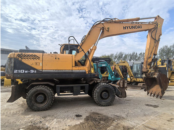Wheel excavator HYUNDAI R210