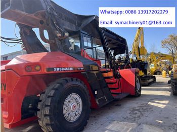 Reach stacker