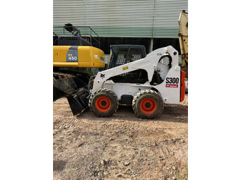 Skid steer loader BOBCAT S300: picture 3