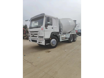 Concrete mixer truck SINOTRUK HOWO