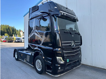Tractor unit Mercedes-Benz 1963 Edition I  1of400 Vollausstattung: picture 2