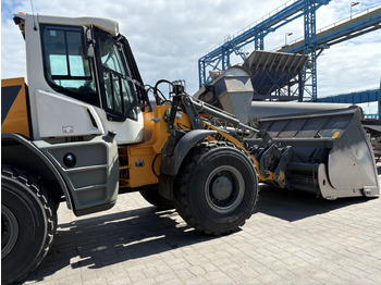Wheel loader LIEBHERR L538: picture 2