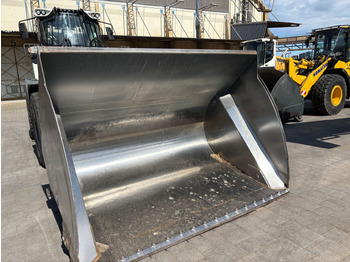 Wheel loader LIEBHERR L538: picture 5