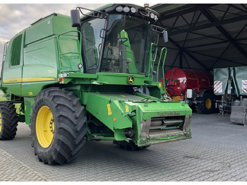 Combine harvester JOHN DEERE T560
