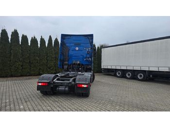 Tractor unit Renault T440: picture 4