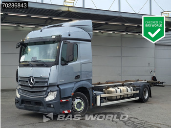 Container transporter/ Swap body truck MERCEDES-BENZ Actros 1843